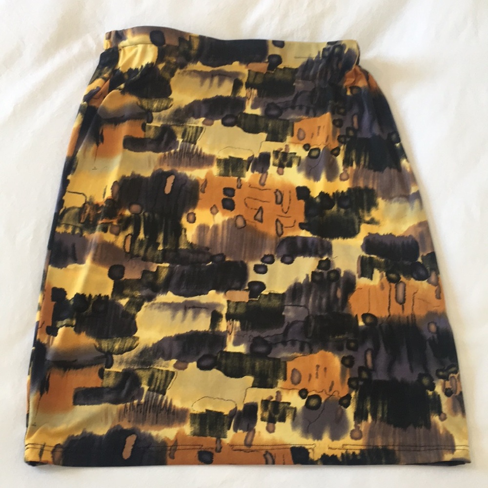 Great skirt for black top and heels!